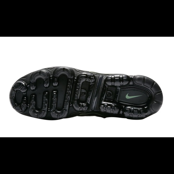 Nike Vapourmax Plus Black/Volt - White - New US 10 - Picture 7 of 7